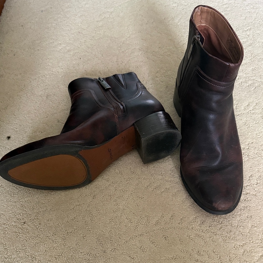 Vionic Dark Brown Leather Boots